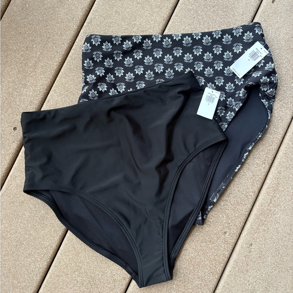 Old Navy Black and White Floral Bikini Bottoms (medium)
